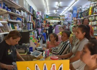 Compras de último momento a un día del inicio de clases