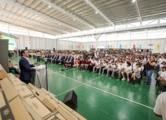 El Gobierno provincial entregó notebooks a alumnos de Ituzaingó