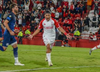 Huracán se hizo fuerte en casa y se subió a lo más alto