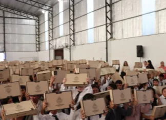 El Gobierno provincial entregó 700 netbooks a estudiantes de Lavalle