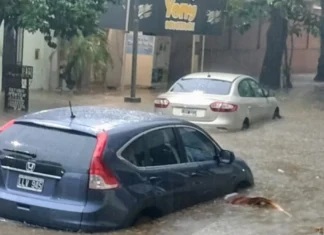 La intensa lluvia en Corrientes anegó las calles de la ciudad