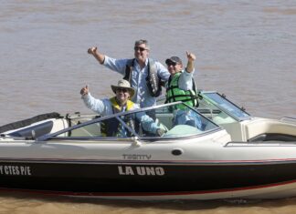 Valdés participó en la emocionante largada de lanchas en Goya