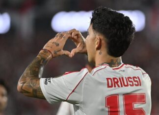 Goleó River y clasificó a los octavos de final