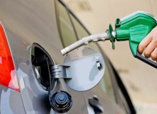 Las petroleras se sumaron a YPF y bajaron el precio de los combustibles