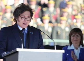 Milei encabezó el acto por el Día de la Bandera: “Durante años la política utilizó a las FFAA como un chivo expiatorio”