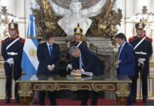 Javier Milei le tomó juramento a Pablo Quirno como nuevo Canciller