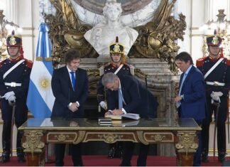 Javier Milei le tomó juramento a Pablo Quirno como nuevo Canciller