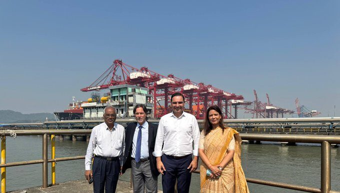 Gustavo Valdés recorrió el puerto JNPA en Mumbai y avanzó en acuerdos de cooperación portuaria para Corrientes
