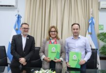 El Ministerio de Educación entregó un colectivo para el traslado de estudiantes de Goya