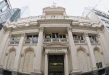 El Gobierno asegura que la compra de dólares se desplomó tras las elecciones