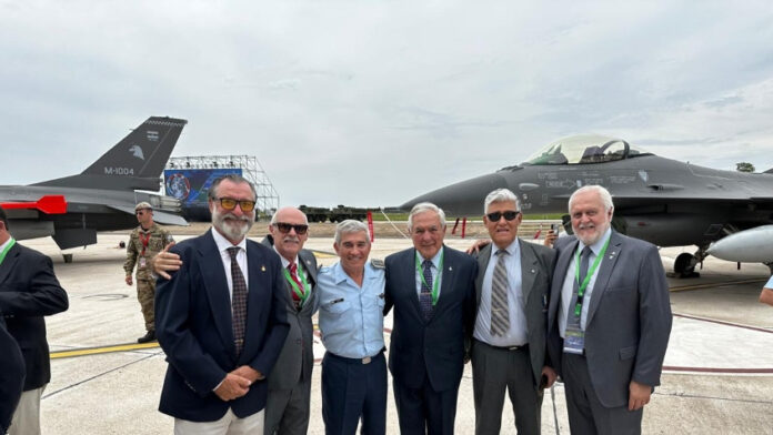presencia_de_pilotos_veteranos_de_malvinas_durante_llegada_de_los_f16_a_argenti
