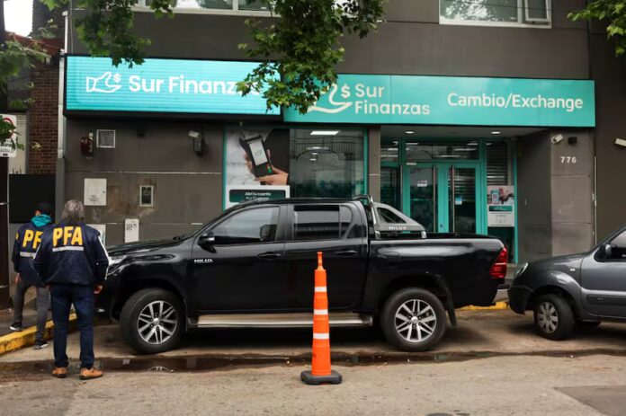 sur-finanzas-durante-un-operativo-judicial-por-el-P4WPXAMKUJHGTMFW4B57A56RNM