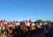 Imágenes de fe popular: misa y desfile de jinetes por el Gauchito Gil