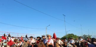 Imágenes de fe popular: misa y desfile de jinetes por el Gauchito Gil
