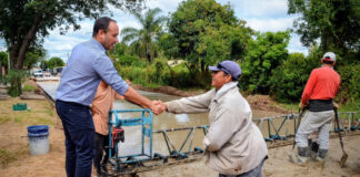 Avanza la pavimentación de la ultima cuadra de la calle Brasil