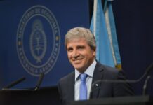 El plan del Gobierno para usar los “dólares debajo del colchón”