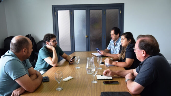 martin_pigna_-reunion_organizativa_libro_historico_instituciona