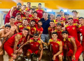 Gabriel Batistuta presenció el amistoso de Boca Unidos y Sarmiento