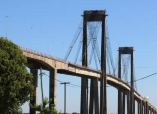 Rescataron a un joven que se arrojó desde el puente Chaco-Corrientes