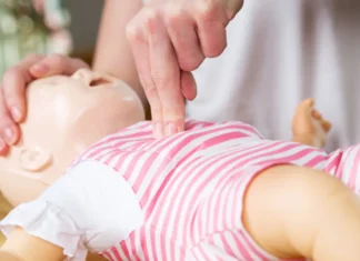 Con maniobras de RCP, Policías salvaron a una bebé que no podía respirar