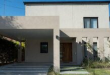 Ahora le adjudican a Adorni una casa en un country