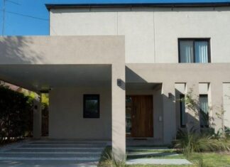 Ahora le adjudican a Adorni una casa en un country