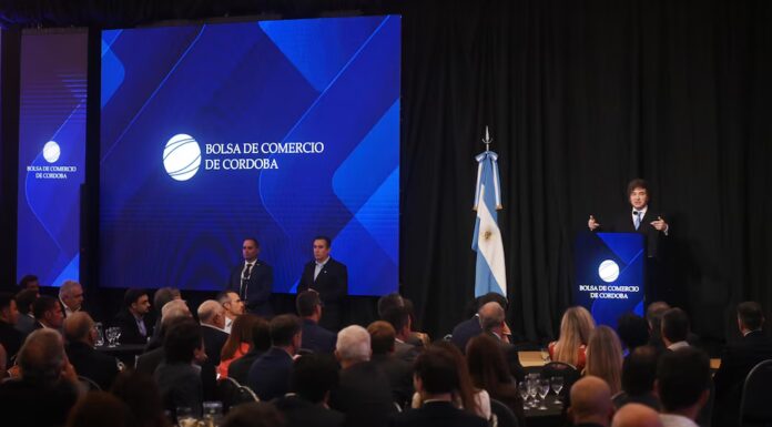 Milei habló en Córdoba: insistió en que la inflación empezará con 0 en agosto y se mostró con Adorni