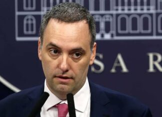 Caso Adorni: nuevos documentos complican la explicación de su viaje a Punta del Este