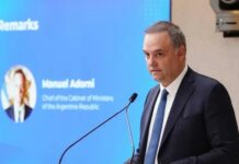 Adorni pidió disculpas por el viaje de su esposa a Nueva York