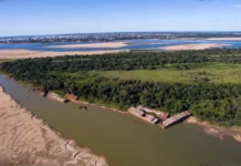 Murió un hombre tras el choque entre una lancha y un convoy de barcazas