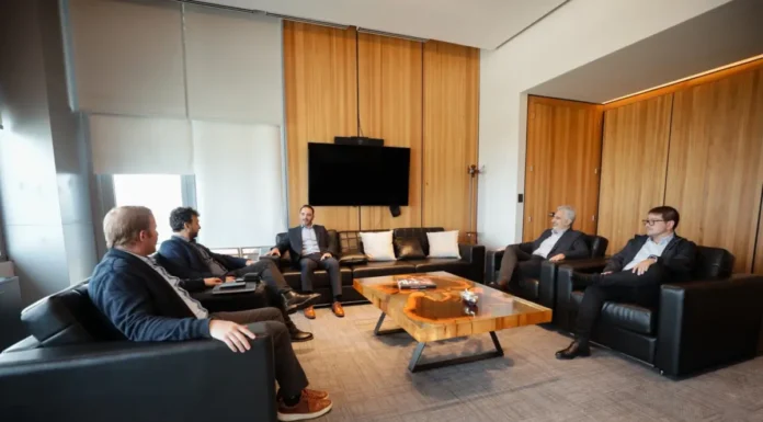 El gobernador Juan Pablo Valdés avanza en gestiones para potenciar la industria