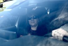 Las dos policías acreedoras declararon que Adorni les debe USD 70 mil