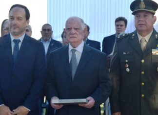 Emotivo reconocimiento al VGM Coronel Jorge Luis López