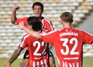 Estudiantes goleó 3-0 a Rosario Central y se clasificó a los octavos de final