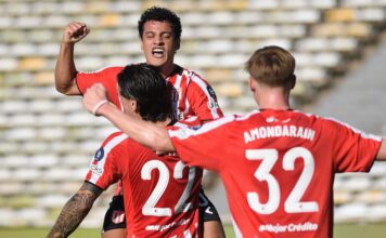 Estudiantes goleó 3-0 a Rosario Central y se clasificó a los octavos de final
