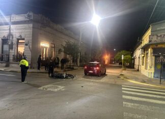 Joven motociclista pierde la vida en Goya tras chocar con un auto