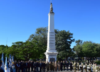 El Intendente presidió el homenaje al Himno Nacional Argentino en Plaza Mitre