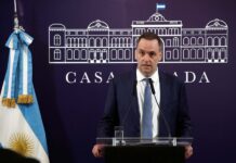 ¿Pueden destituir a Adorni? Qué dice la norma sobre una remoción