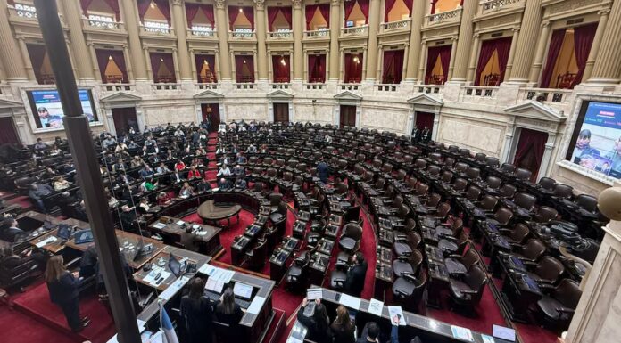 El oficialismo logró frenar la sesión para interpelar a Manuel Adorni en Diputados