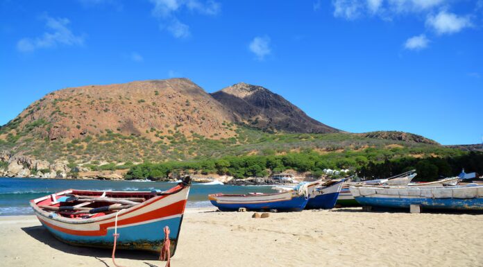 Dónde queda y cómo es Cabo Verde, el país del que llegó el crucero que ingresó al puerto de Buenos Aires