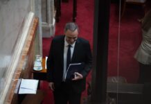 Cómo transita Adorni sus días más difíciles: recluido, y con pocas reuniones
