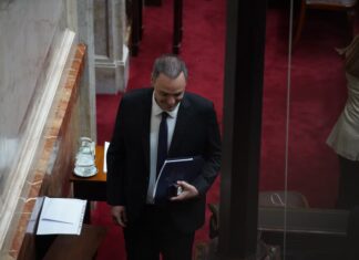 Cómo transita Adorni sus días más difíciles: recluido, y con pocas reuniones