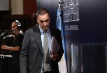 A tres meses del escándalo finalmente Adorni presentará su declaración jurada