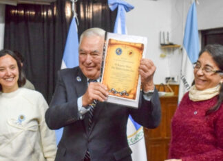 Diploma de honor al mérito