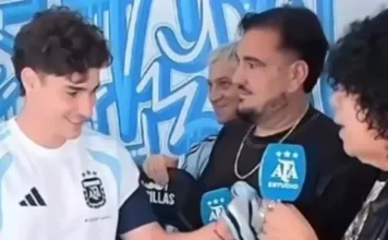 Julián Álvarez sorprendió a La Mona Jiménez con un regalo especial