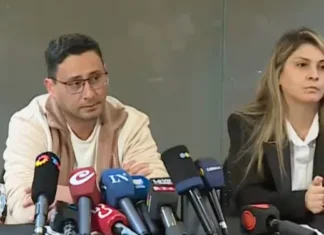 El papá de Agostina Vega se quebró en la conferencia de prensa