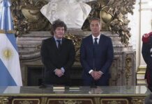 Con Manuel Adorni a su lado, Diego Santilli juró como jefe de Gabinete
