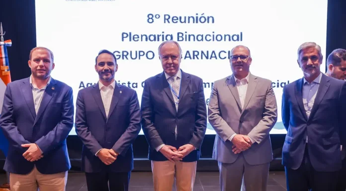 Juan P Valdés en Paraguay: habló del futuro de los puertos de Corrientes y la navegación del Paraná