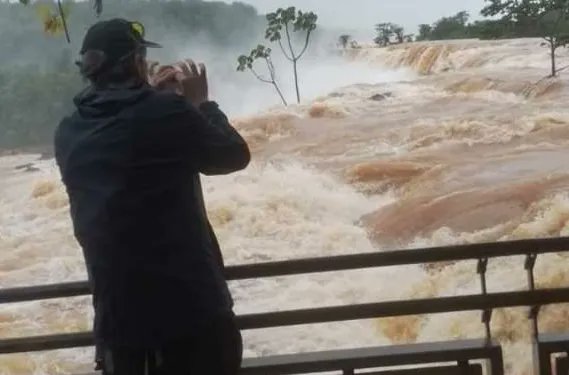 Cataratas del Iguazú: la crecida del río obligó a cerrar la Garganta del Diablo