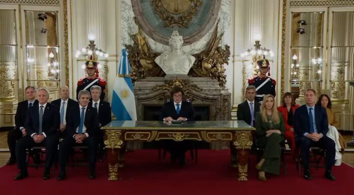 Milei dijo que el Banco Central “posibilitó el robo de la alta política”